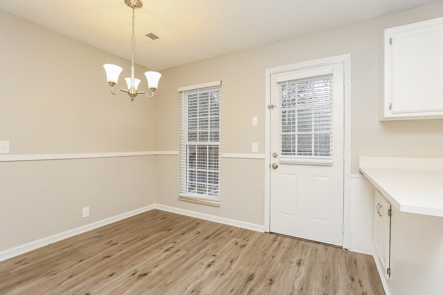 Building Photo - 1533 Market Square