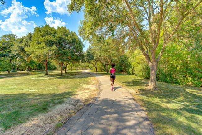Building Photo - 15739 Fleetwood Oaks Dr