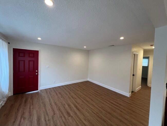 Building Photo - 4325 W 135th St