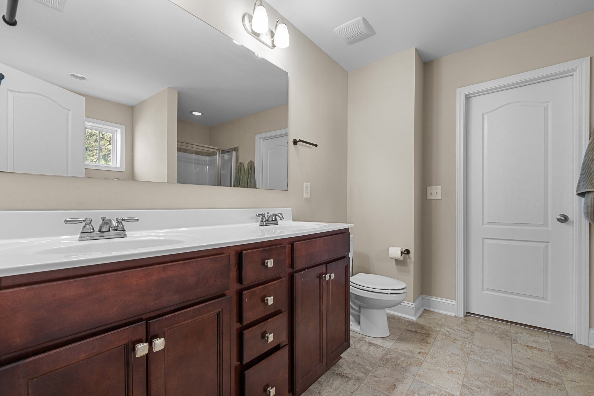 Building Photo - 789 Equestrian Way