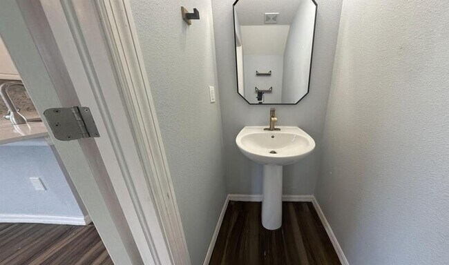 Building Photo - 7031 White Treetop Pl