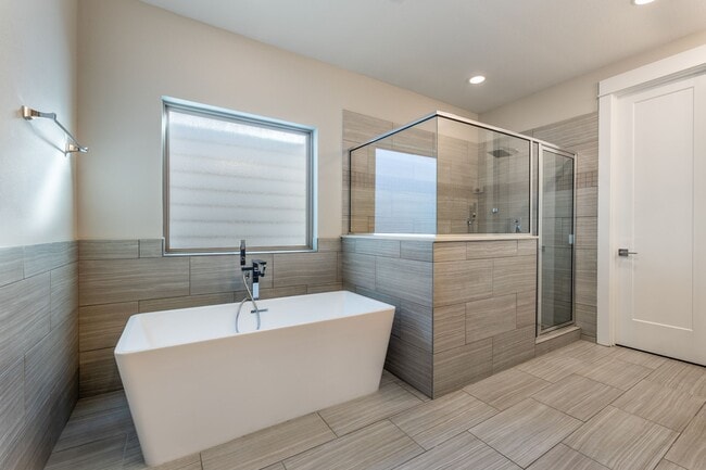 Building Photo - 806 Thornton Rd