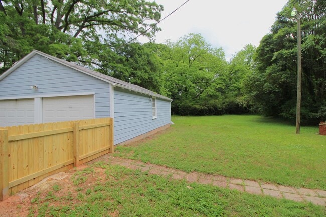 Building Photo - Charming 3 bedroom in Commonwealth!