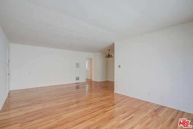 Building Photo - 1055 S Wooster St