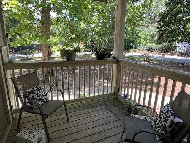 All-Inclusive Furnished 1 Bedroom 1 Bath with Office Center in Bay Club- 2 miles Sullivan's Island - 1481 Center St Ext