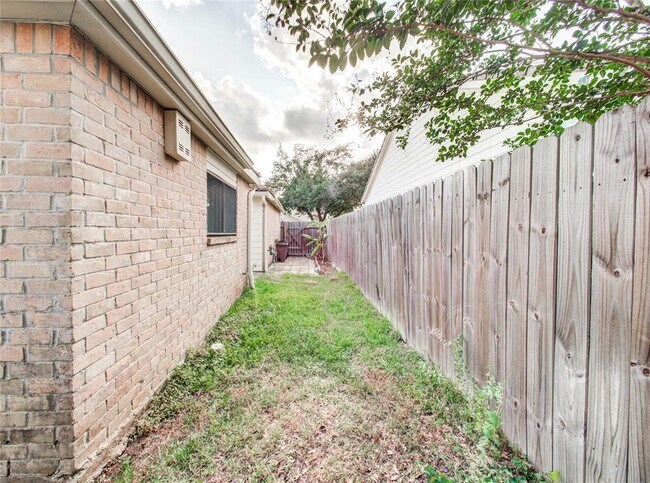 Building Photo - 14226 Woodnook Dr