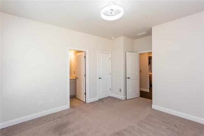 Building Photo - 5015 Montes Ln
