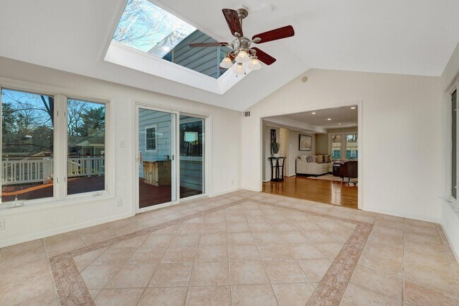 Building Photo - 2015 Freedom Ln