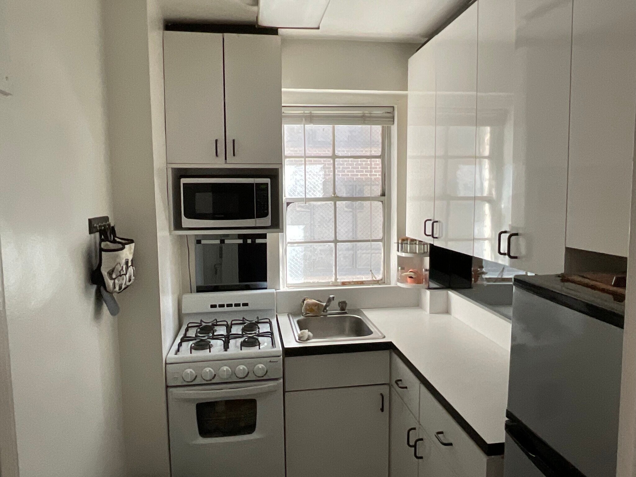 Building Photo - 321 E 48th St
