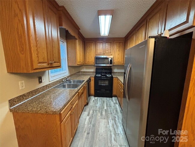 Building Photo - 2801 Union Ridge Dr