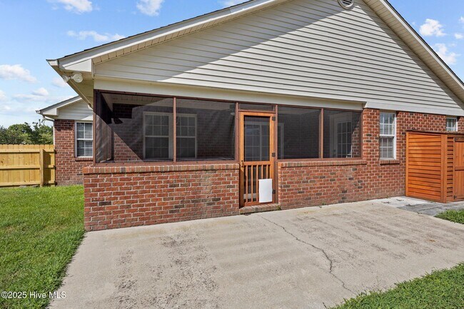 Building Photo - 100 Iverson Ln