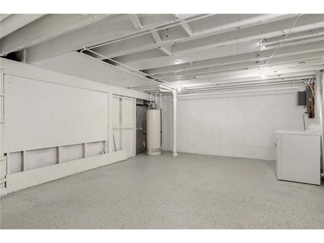 Building Photo - 120 Inglewood St