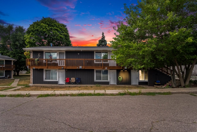 Building Photo - 2721 Madelyn Dr SW