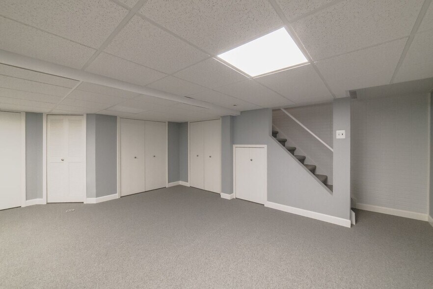 Building Photo - 1587 3 Lakes Dr