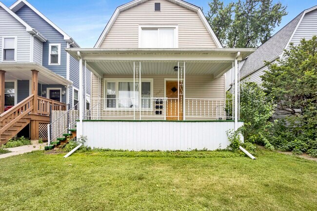 Primary Photo - 5037 W Winona St