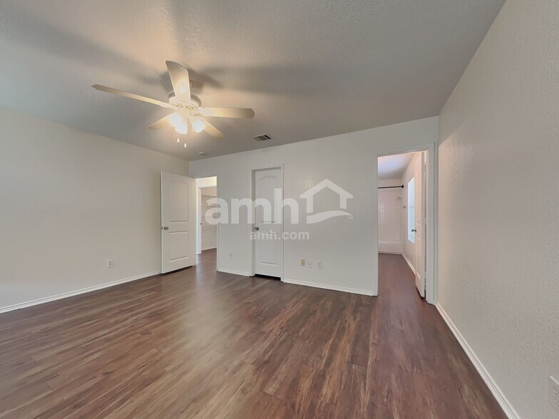 Building Photo - 8528 Hawkview Dr