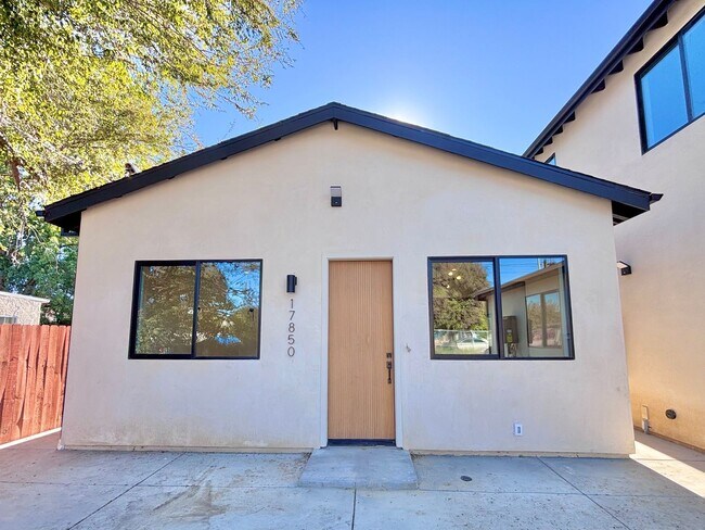 Building Photo - 17852 Saticoy St