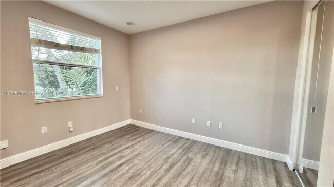 Building Photo - 210 SW 9th St