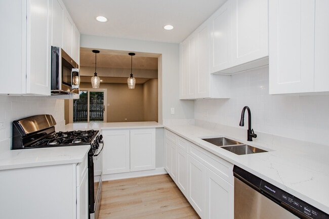 Building Photo - 1845 Bristol Walk