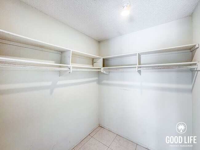 Building Photo - Spacious 3BD/2BA Home in Oceanside with Large Backyard, W/D & Attached 2-Car Garage