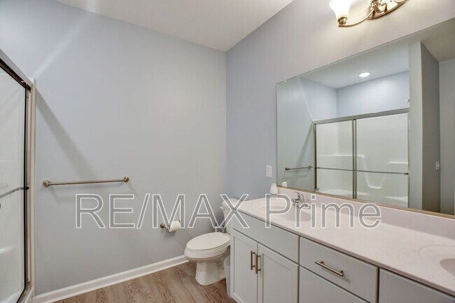 Building Photo - 1720 Vankar Dr