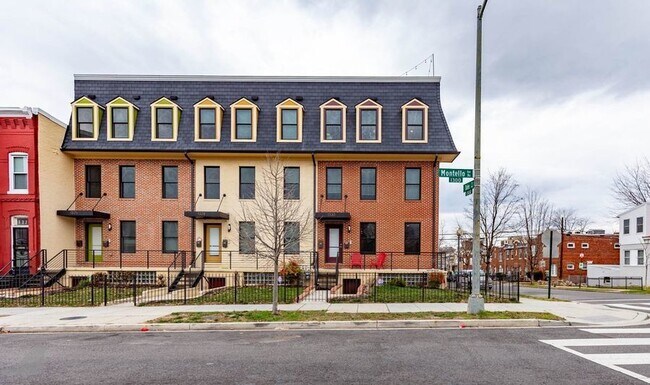 Building Photo - 1330 Montello Ave NE