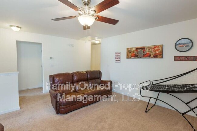 Building Photo - 159 Meadow Wood Rd