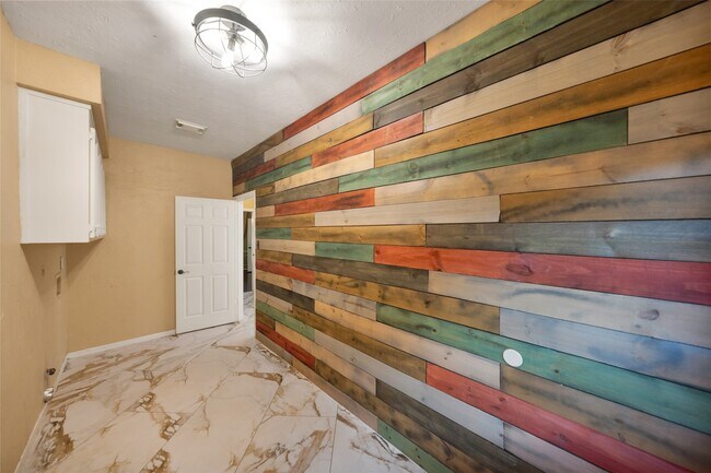 Building Photo - 4422 Pine Breeze Dr