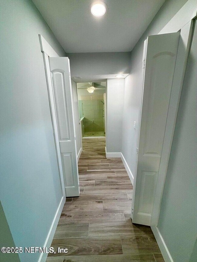 Building Photo - 5609 Hyde Park Cir