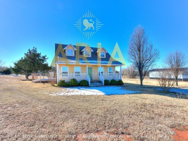 Primary Photo - Charming 3 Bed/2.5 Bath Two-Story Country ...