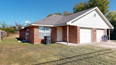 Building Photo - FREE DECEMBER RENT!!!