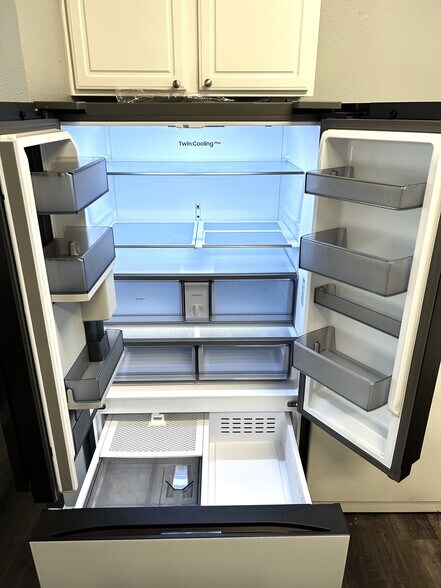 2 New with Filtered Water and Icemakers - 3500B Duval Street