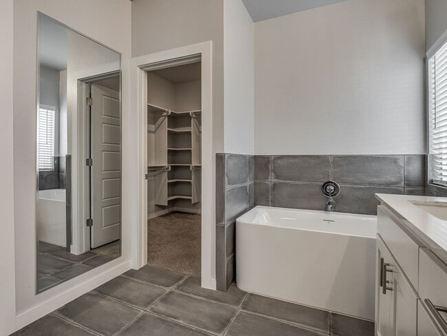 Building Photo - Beautiful New Construction Home in Edmond