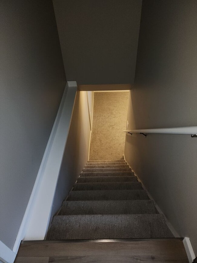 Building Photo - Four bedroom two bathroom house W/ double ...