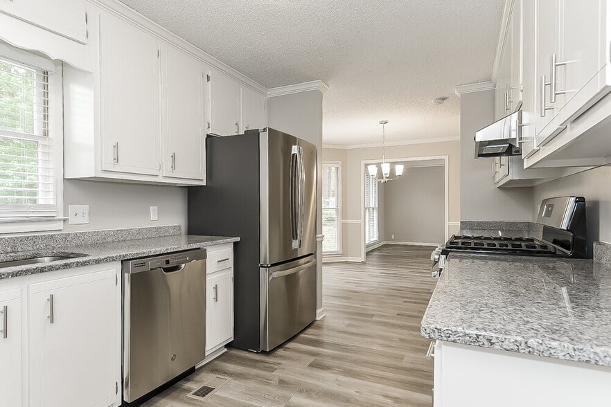 Building Photo - 2151 Shillings Chase Dr