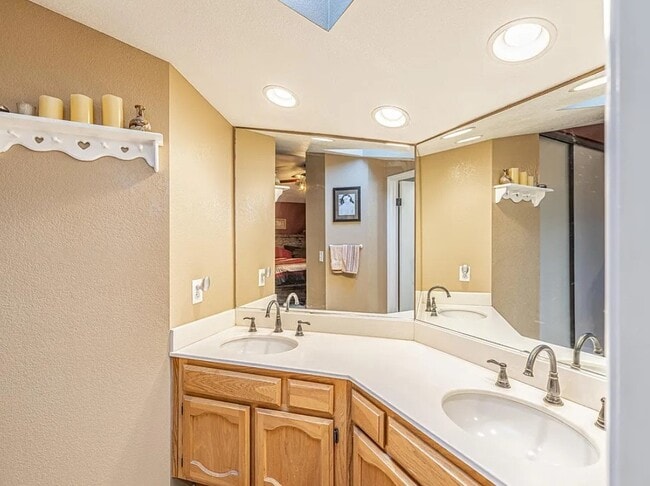 Building Photo - 4048 Belleshire Way