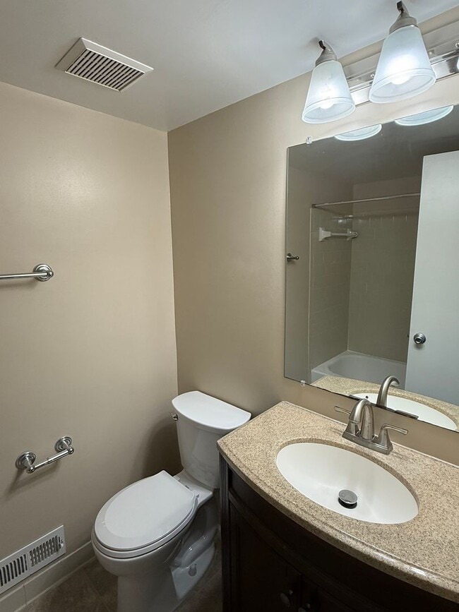 Building Photo - Spacious 3 Bedroom Condo- Olney, MD