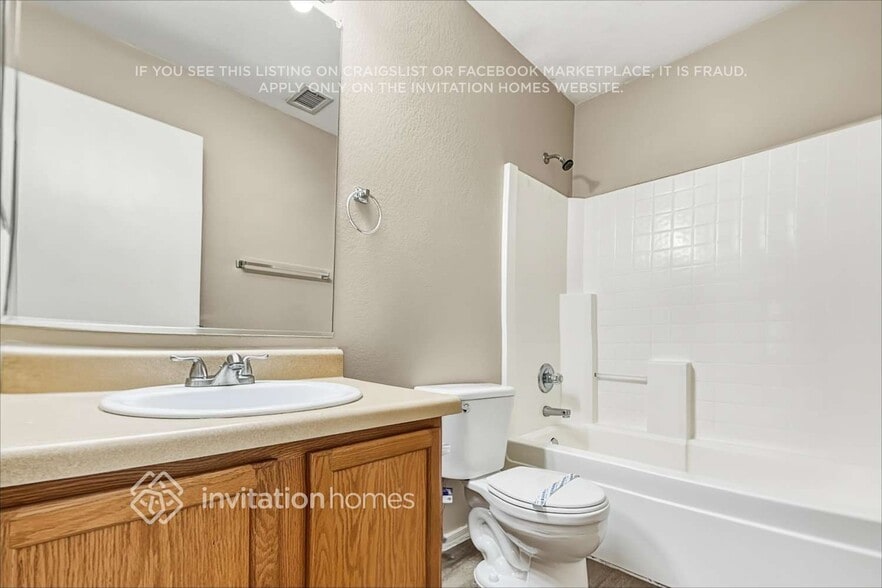 Building Photo - 3035 E Santa Rosa Dr