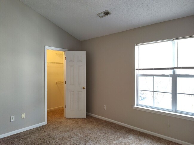 Building Photo - Cozy, 2 story, 2 bedroom, 2.5 bath Townhome Located in the Melrose Community!