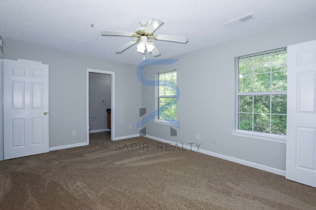 Building Photo - Pet-Friendly Living in Pinedale – 3BR/2.5BA Ready for You