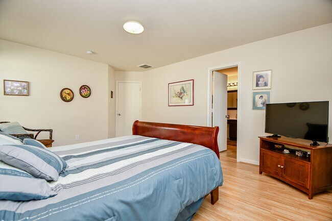 Building Photo - 18114 Waverly Hollow Ln