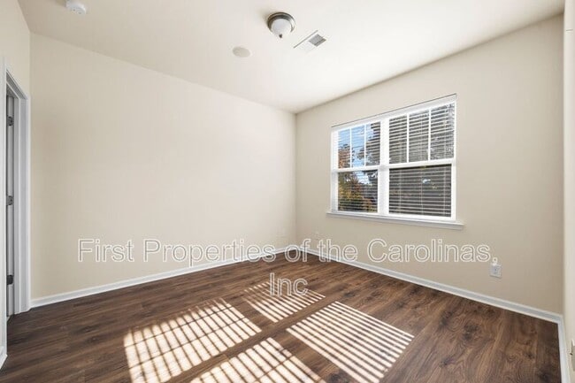 Building Photo - 6012 Thorburn Way