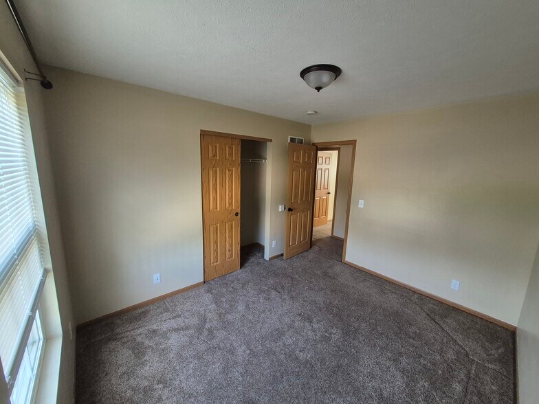 Building Photo - 3128 Sheridan Rd