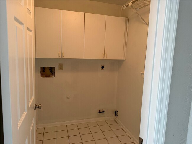 Building Photo - 819 Fern Springs Ct