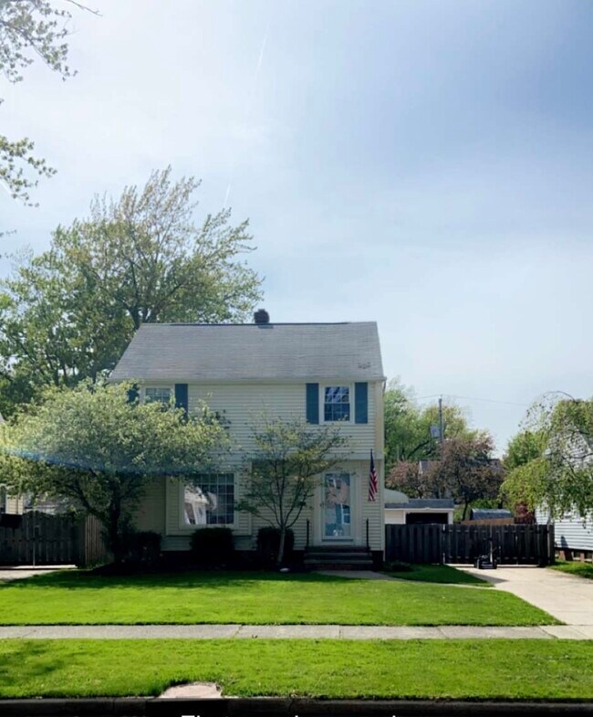 Primary Photo - 4598 W 226th St