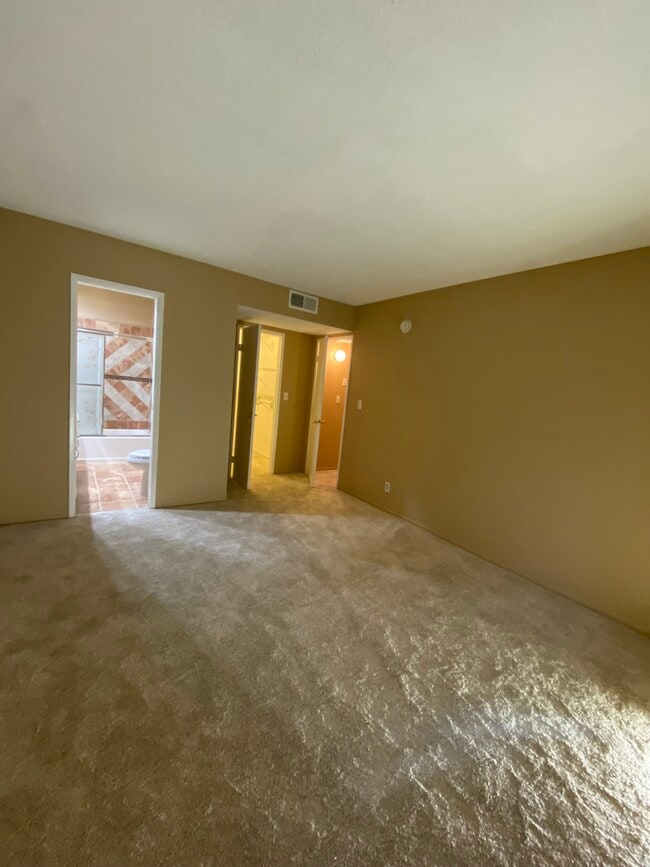 Building Photo - 13211 Vanowen St