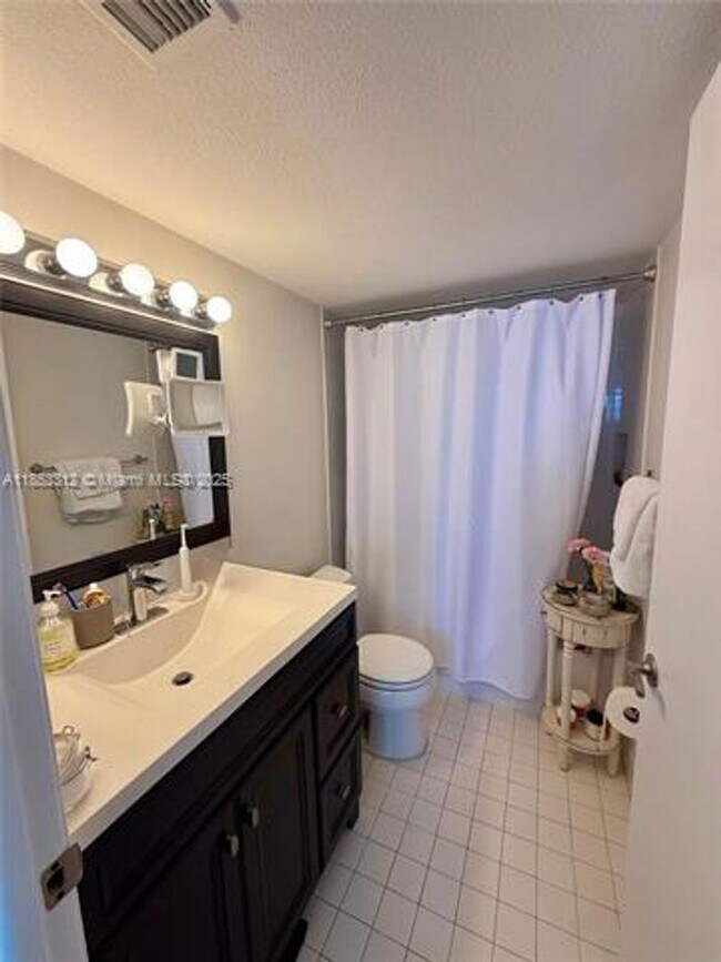 Building Photo - 770 Claughton Island Dr