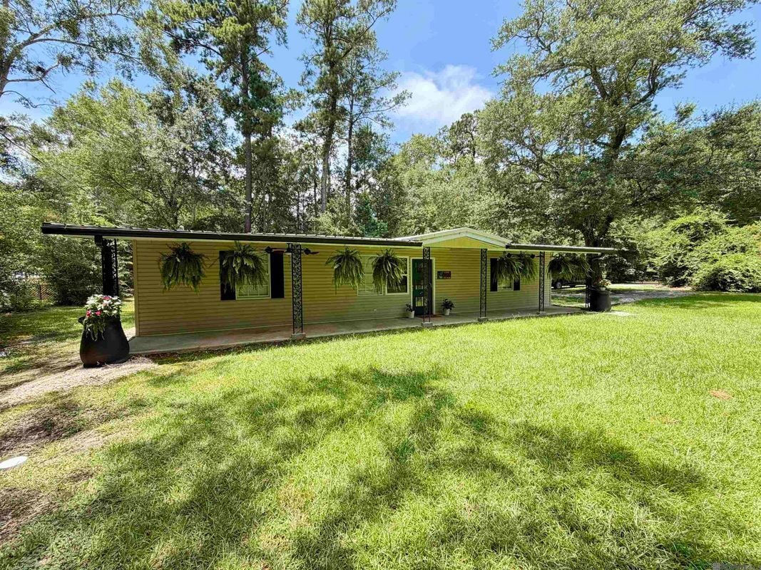 Building Photo - 26084 Pichon Rd