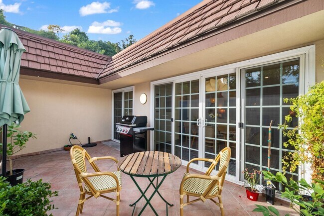 Building Photo - 7.5 Month Furnished Condo at Collwood Manor