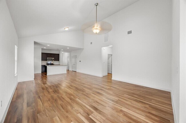 Building Photo - 356 Shiner Ln